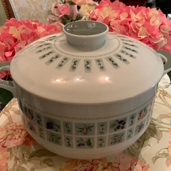 "TAPESTRY" BY ROYAL DOULTON MINT 2 QT. ROUND COVERED CASSEROLE. RARE VTG. - Picture 5 of 13